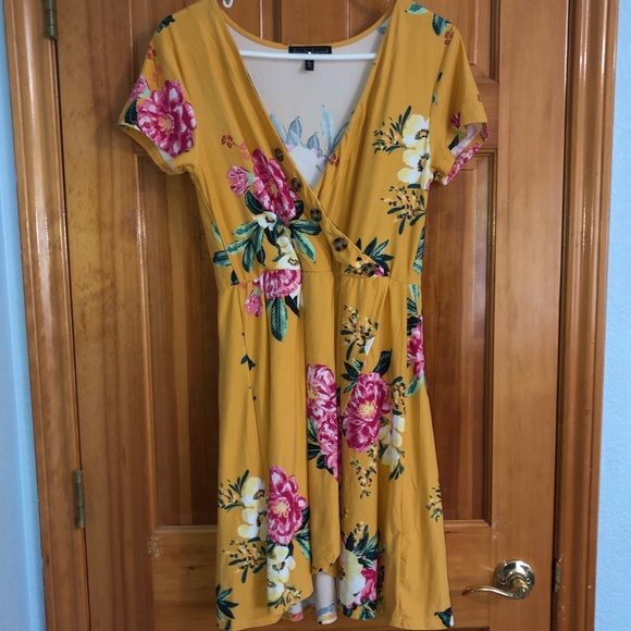 Derek Heart Dresses & Skirts - NWOT Yellow floral patterned dress!